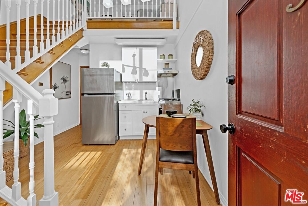 Property Photo:  121 Strand St, Unit 13  CA 90405 