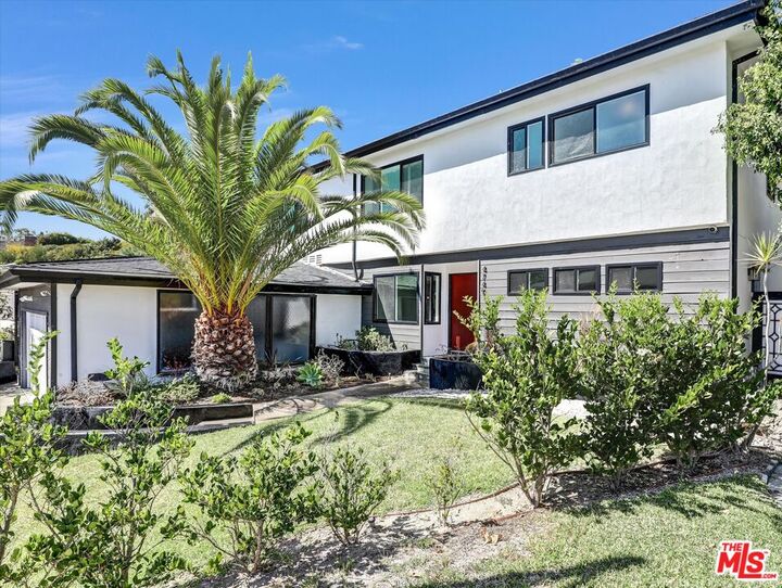 Property Photo:  4749 Don Porfirio Pl  CA 90008 
