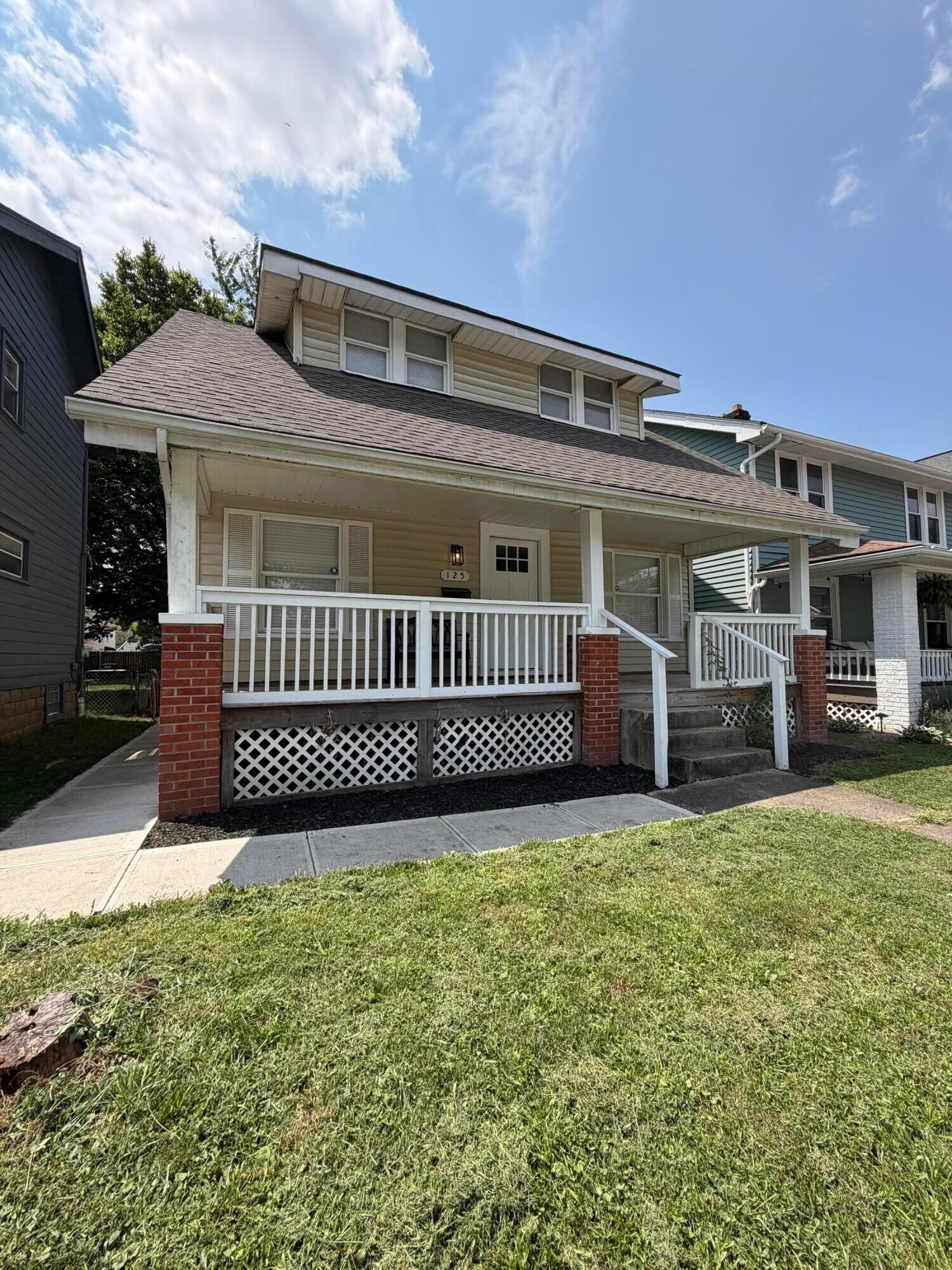 Property Photo:  125 E Hinman Avenue  OH 43207 