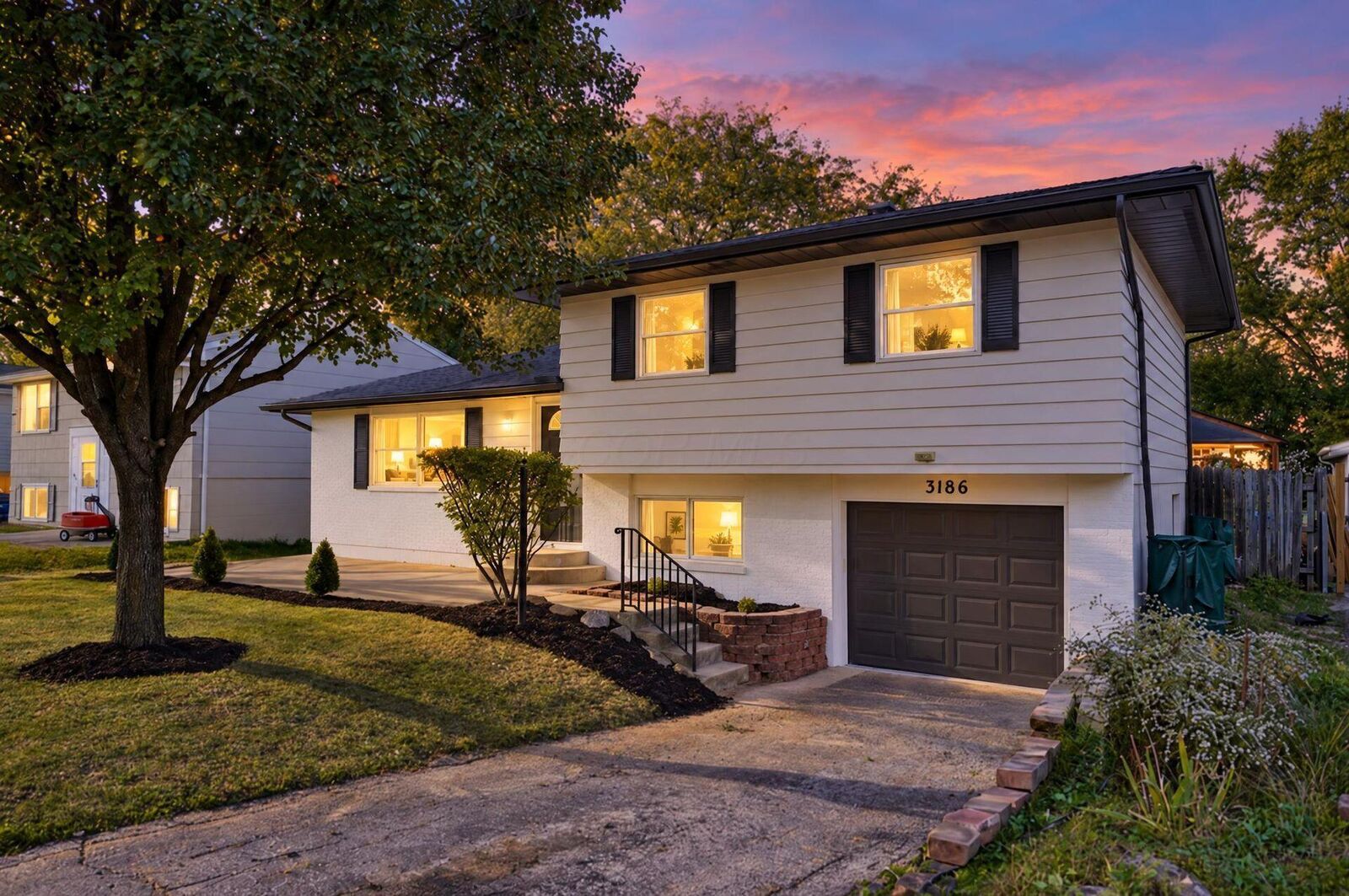 Property Photo: 3186 Valleywood Drive OH 43223