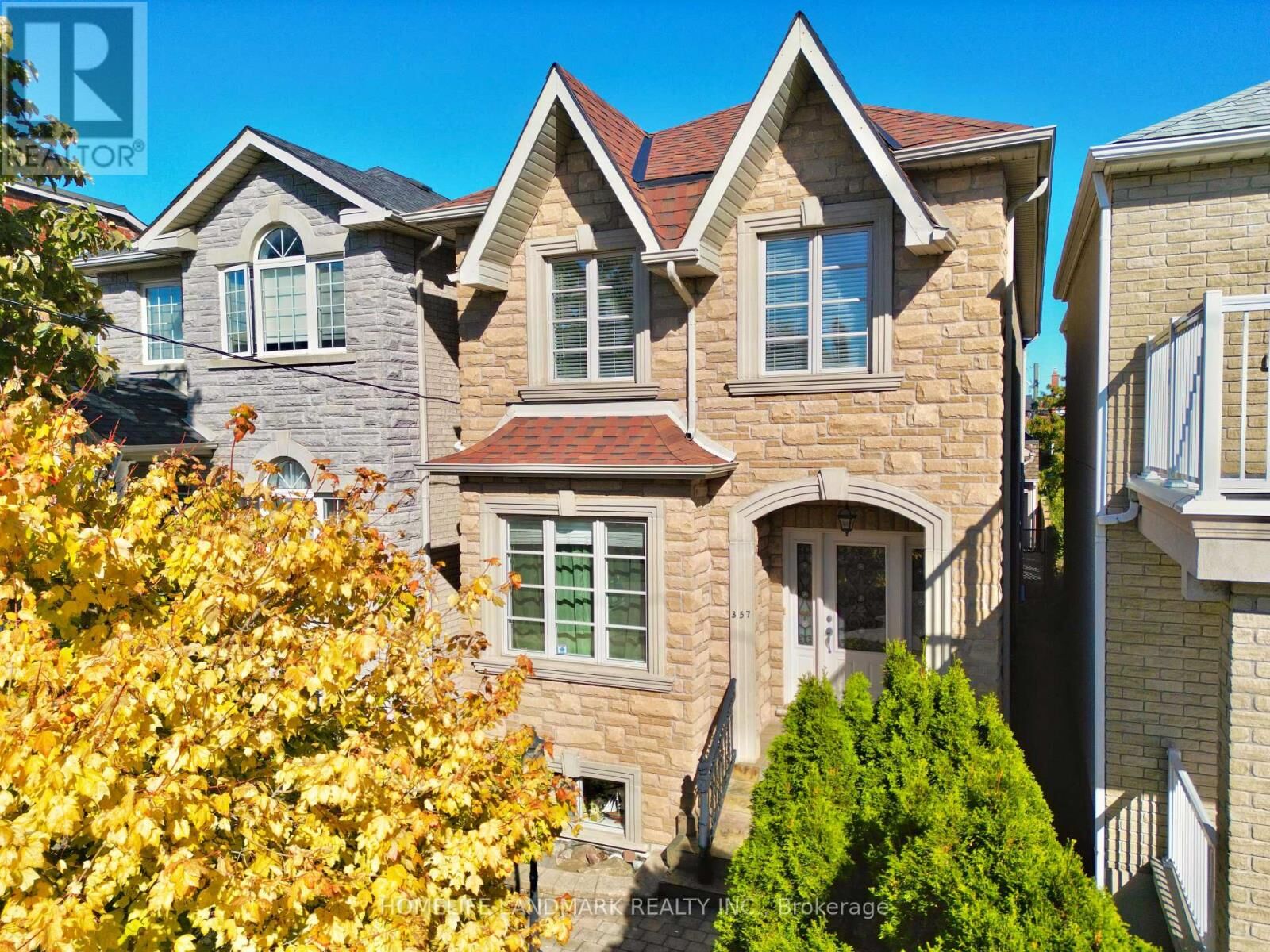 Property Photo:  357 Bartlett Avenue North  ON M6H 3G8 