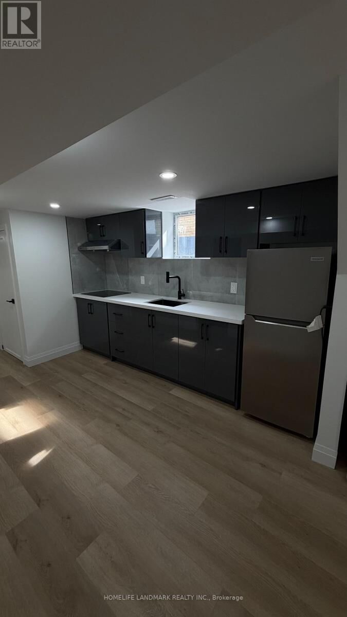 Property Photo:  Laurel Avenue  ON M1K 3J3 