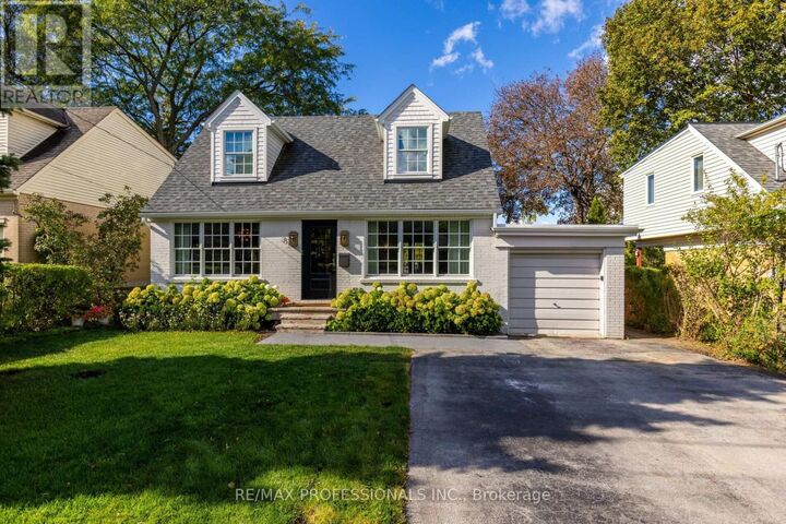 Property Photo:  8 Glenn Murray Drive  ON M8Y 3H3 