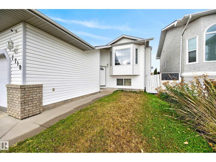 Property Photo:  7718 166A Av NW  AB T5Z 3V9 