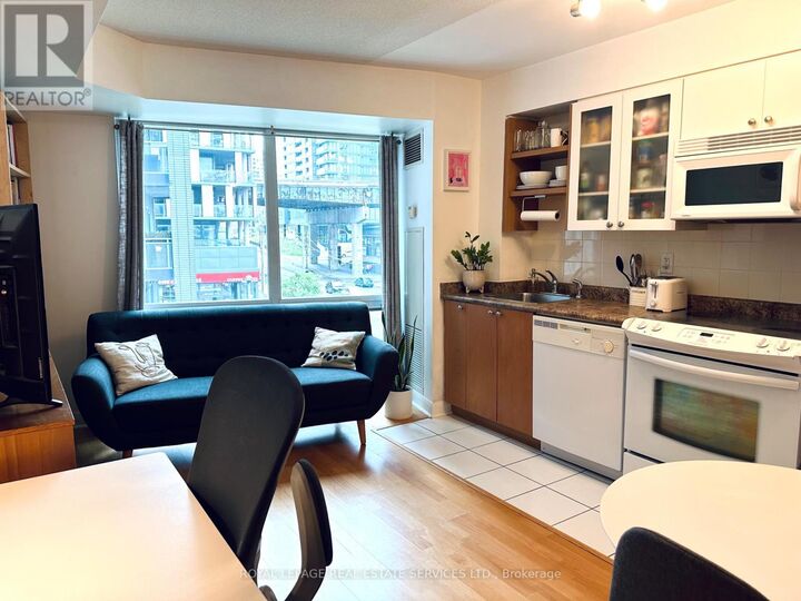 Property Photo: 600 Fleet Street 302 ON M5V 1B7