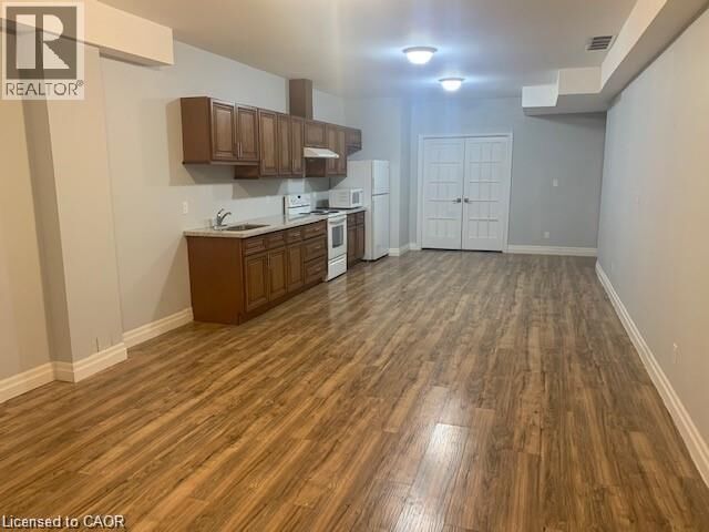 Property Photo:  523 Hamilton Drive B2  ON L9G 2A9 