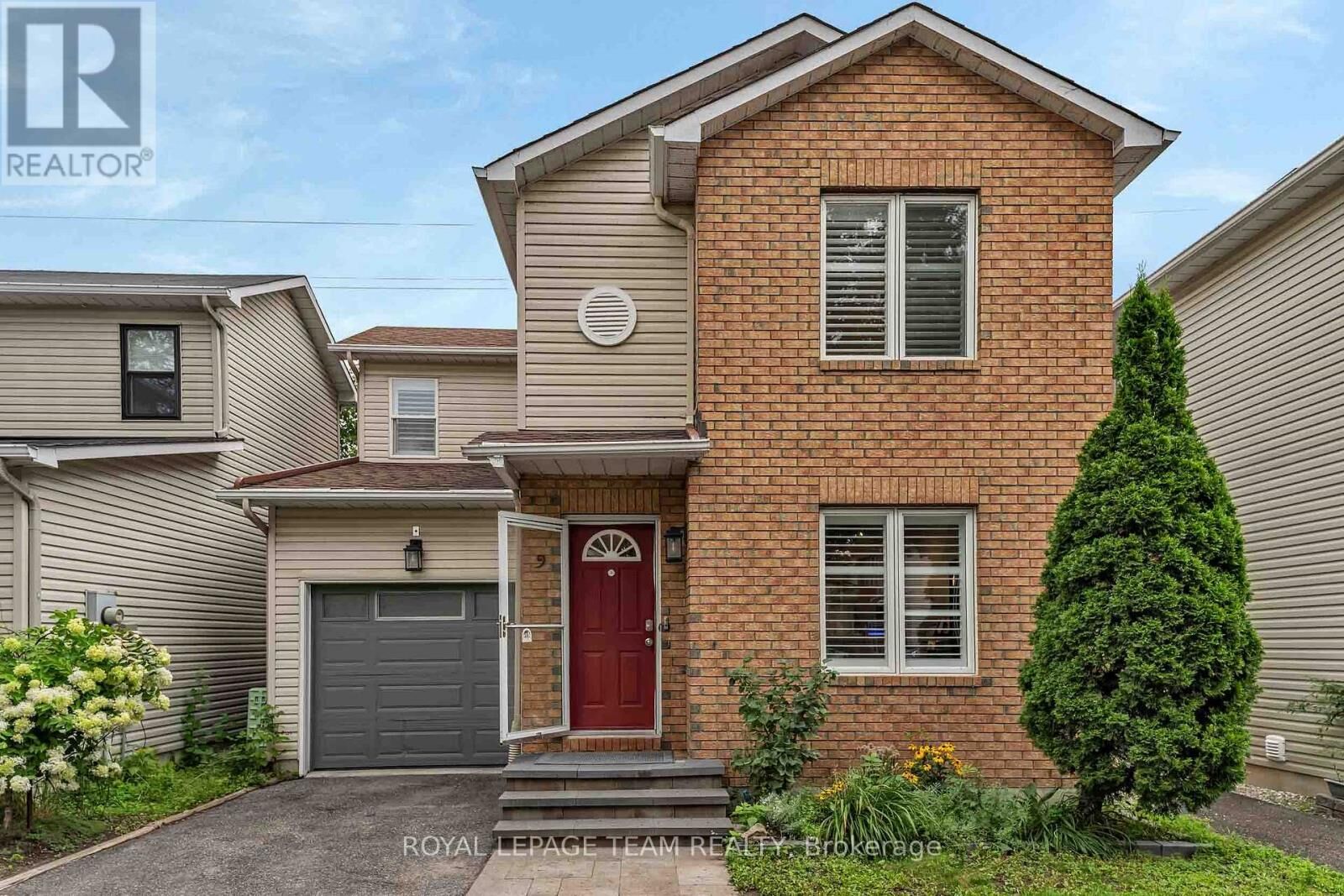 Property Photo: 583 Tweedsmuir Avenue 9 ON K1Z 5P4
