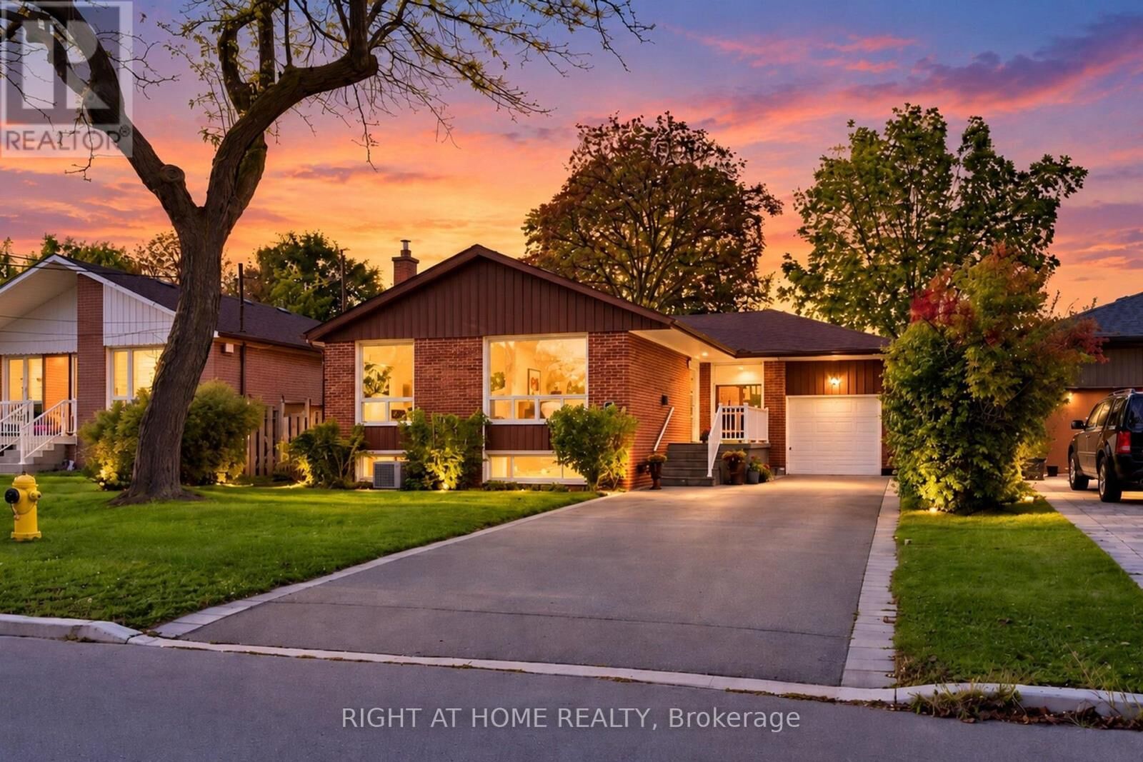 Property Photo:  202 Waterloo Avenue  ON M3H 3Z2 