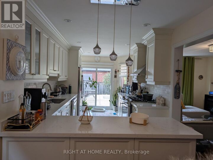 Property Photo:  4 Bayel Crescent  ON L4S 1C2 