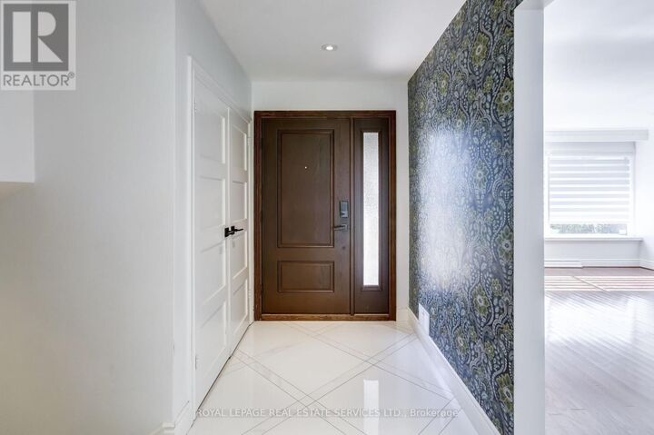Property Photo:  75 Ravensbourne Crescent  ON M9A 2B1 