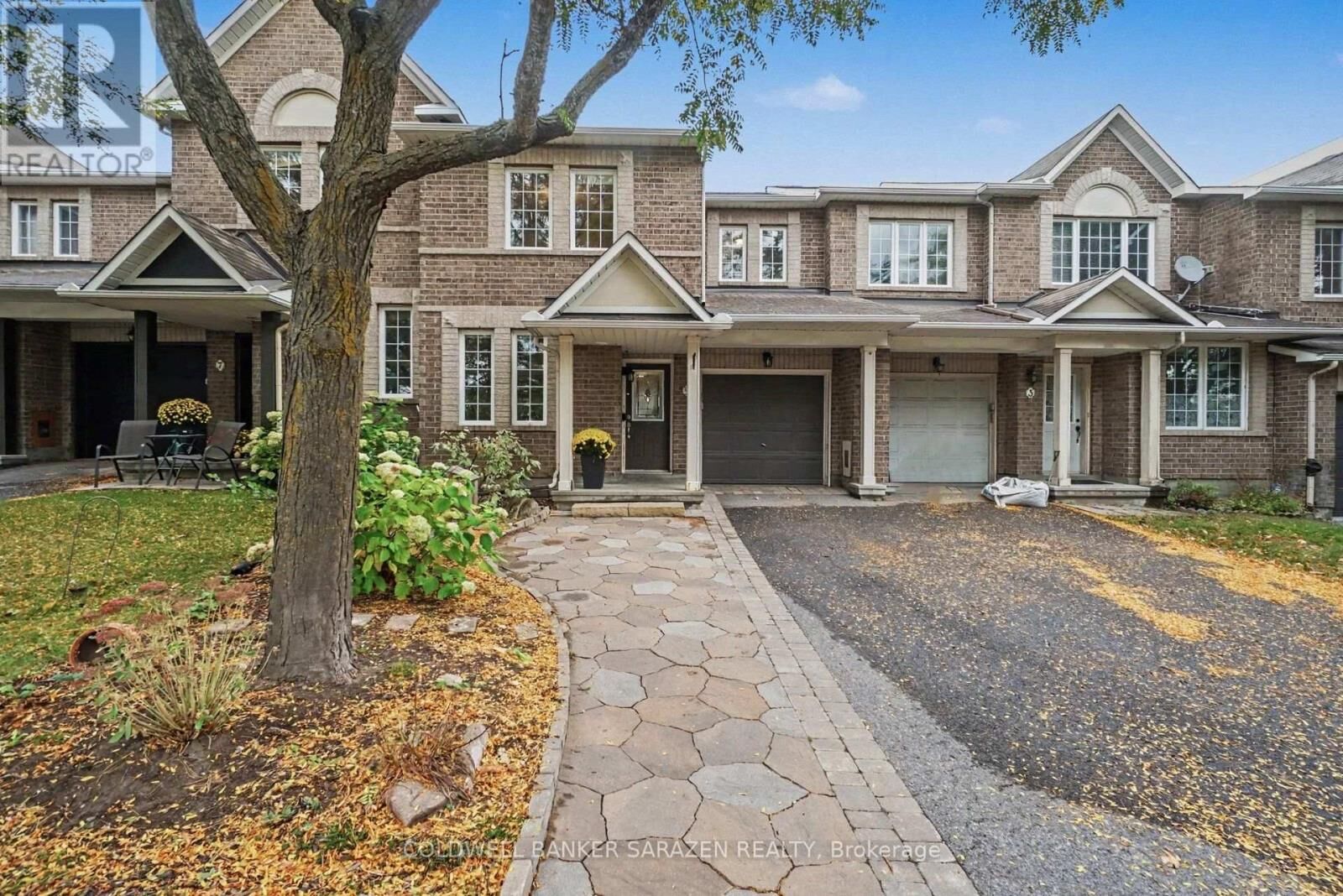 Property Photo: 5 Barnstone Drive ON K2G 6X2