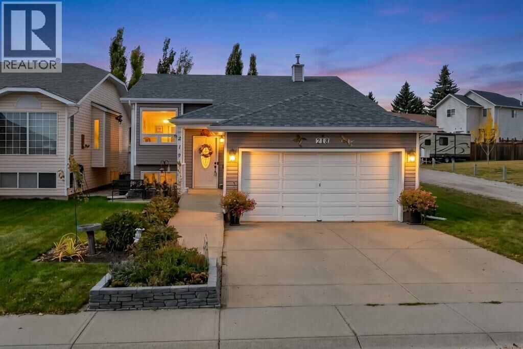 Property Photo:  218 Coventry Close Northeast  AB T3K 4A5 