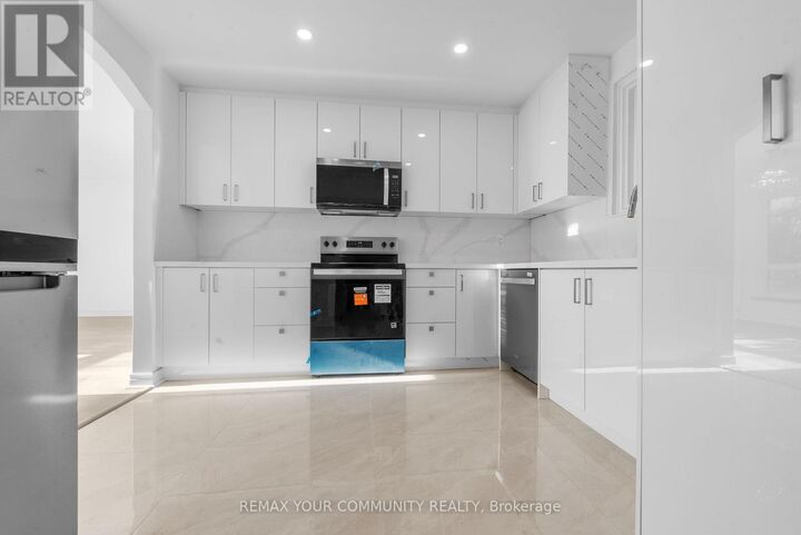 Property Photo:  2 Lisburn Crescent  ON M2J 2Z5 