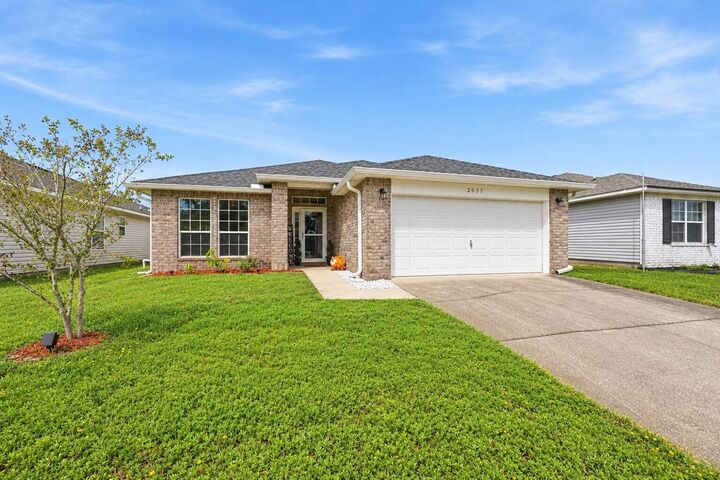 Property Photo: 2037 Catline Circle FL 32566