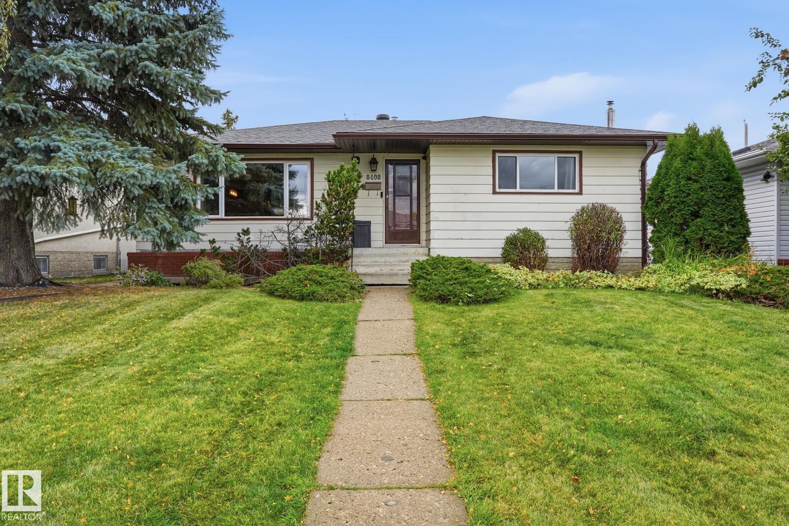 Property Photo:  8408 54 Street NW  AB T6B 1H1 