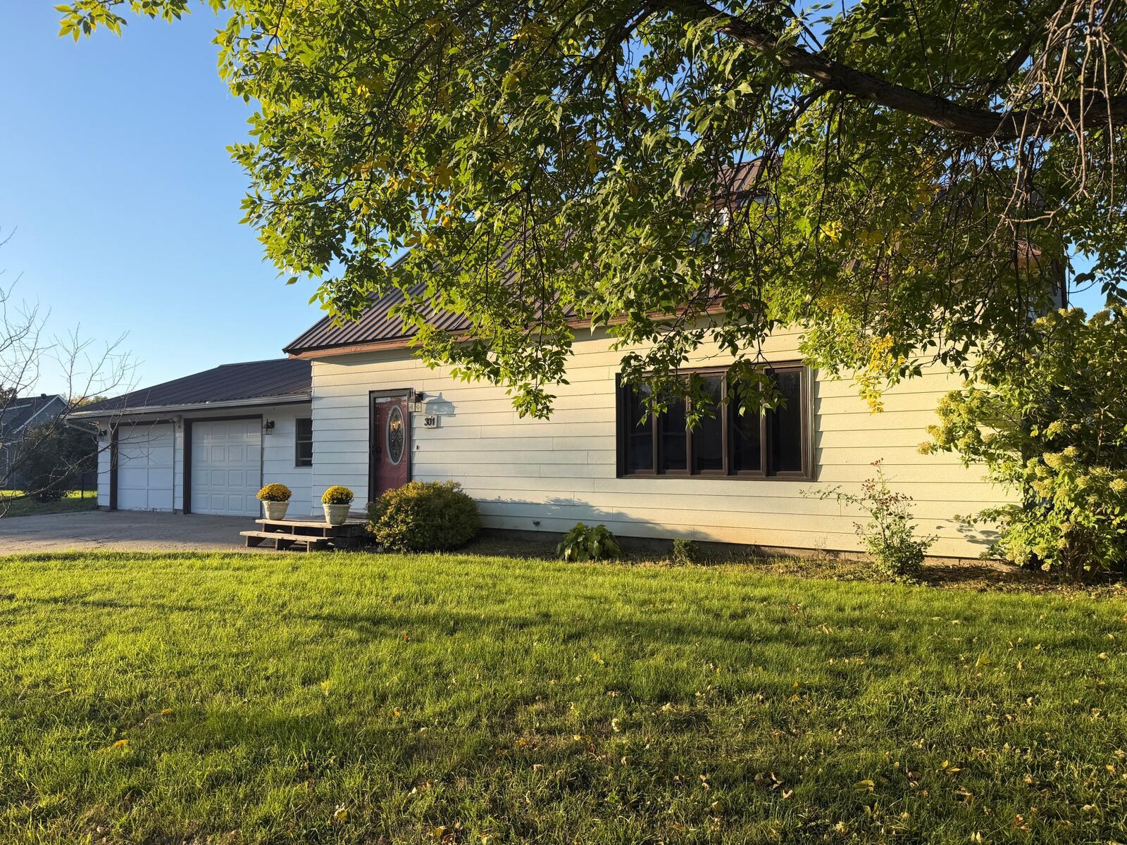 Property Photo: 301 12th Avenue E ND 58054
