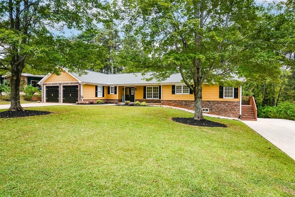 Property Photo: 2460 Due West Circle NW GA 30152