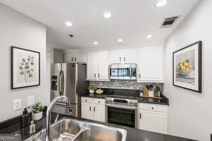 Property Photo:  3481 Lakeside Drive 2303  GA 30326 