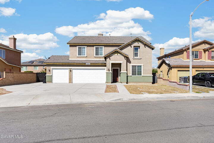 Property Photo: 3019 W Newgrove Street CA 93536