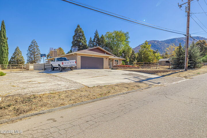Property Photo:  18050 Bold Venture Drive  CA 93561 