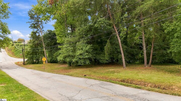 Property Photo: 3 Balfer Drive SC 29615