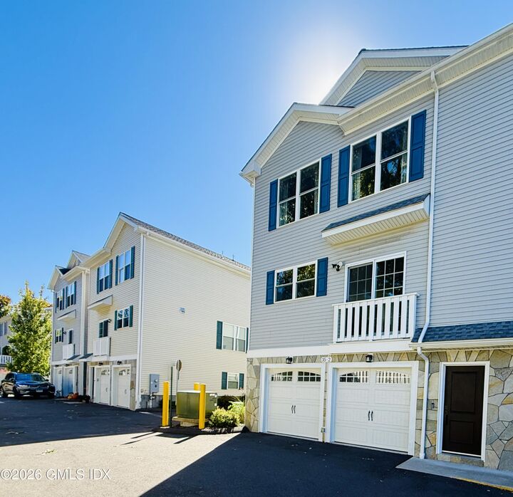 Property Photo:  35 Terrace Place 2  CT 06902 