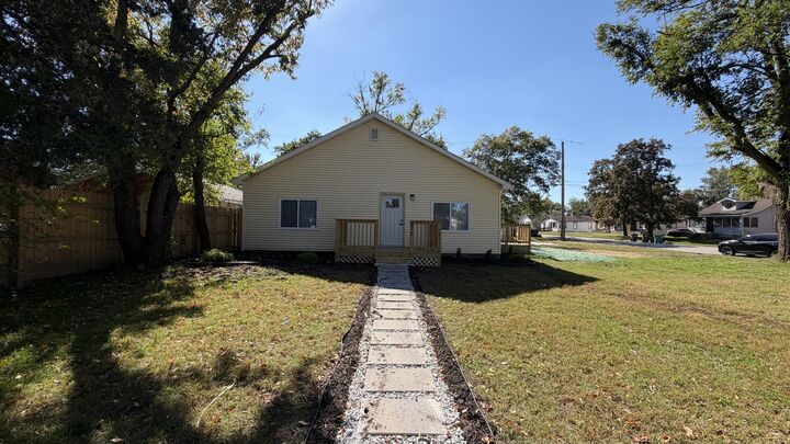 Property Photo: 911 E 28th Avenue IN 46405