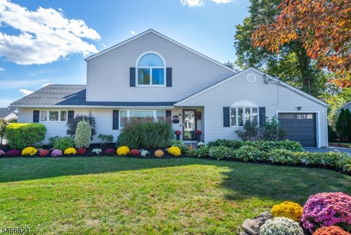 Property Photo:  22 Woodland Pl  NJ 07444 