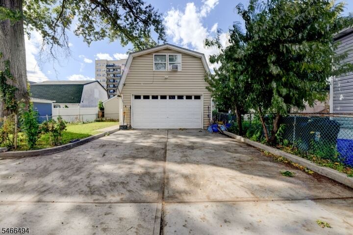 Property Photo: 814 Kilsyth Rd NJ 07208