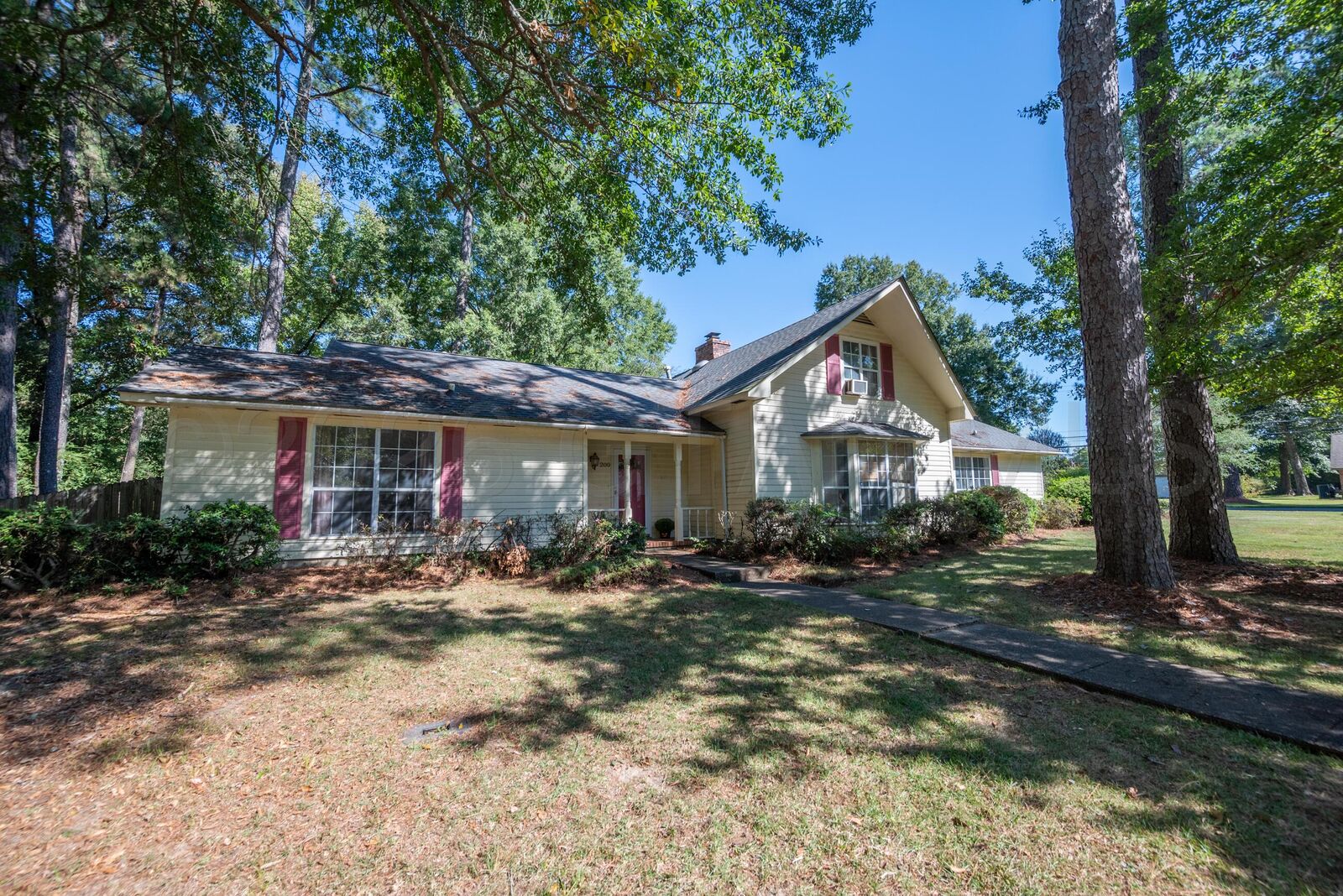 Property Photo:  200 Honeysuckle Lane  MS 39759 