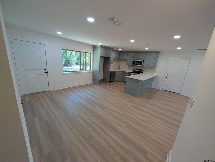 Property Photo: 3208 Palestine St TX 75701