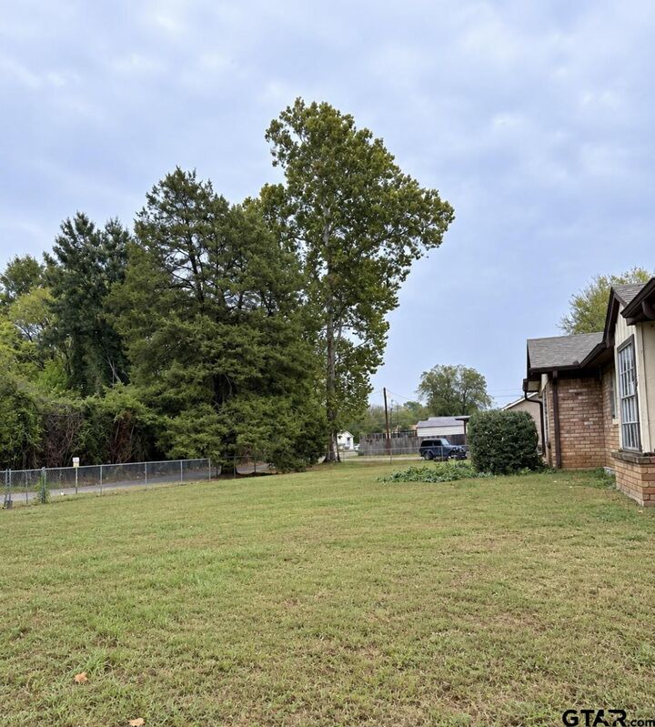 Property Photo:  1006 Spring St.  TX 75604 