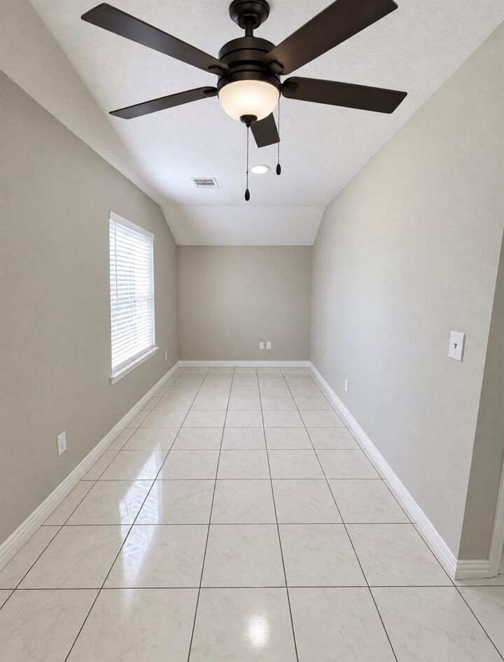 Property Photo:  1013 Bennington Street  TX 77022 