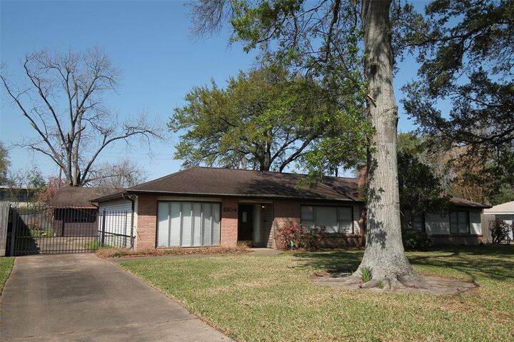 Property Photo: 5504 Valerie Street TX 77081