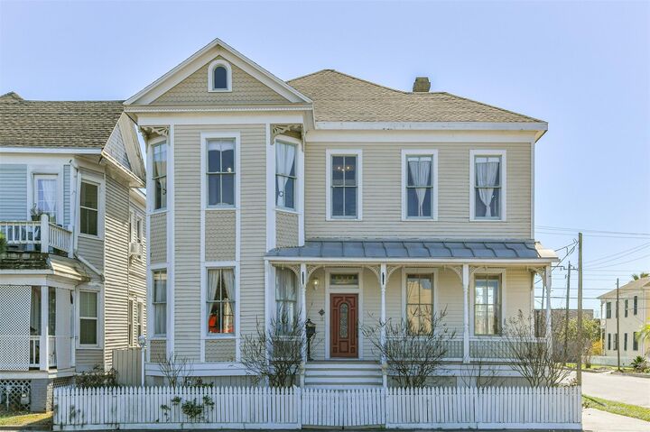 Property Photo: 1927 Broadway Street TX 77550