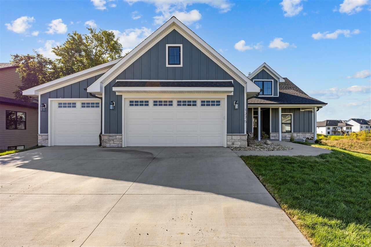 Property Photo:  105 S Strub St  IA 52317 