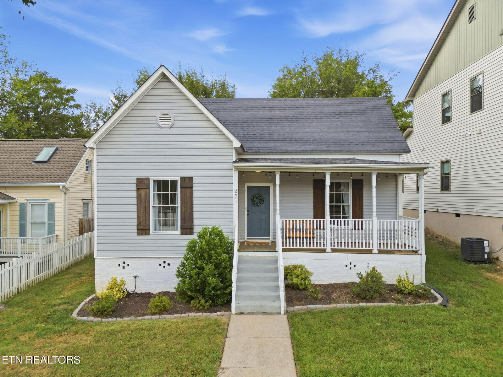 Property Photo:  221 E Oldham Ave  TN 37917 