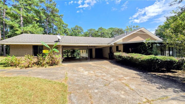 Property Photo:  1001 E Lakeshore Drive  AL 36083 