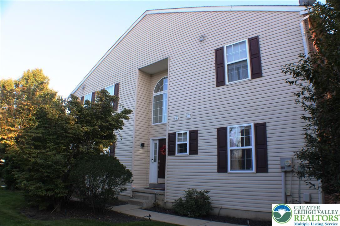 Property Photo: 6869 Hunt Drive PA 18062