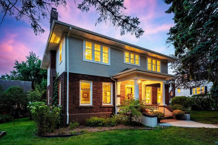 Property Photo:  211 N 24th Ave E  MN 55812 