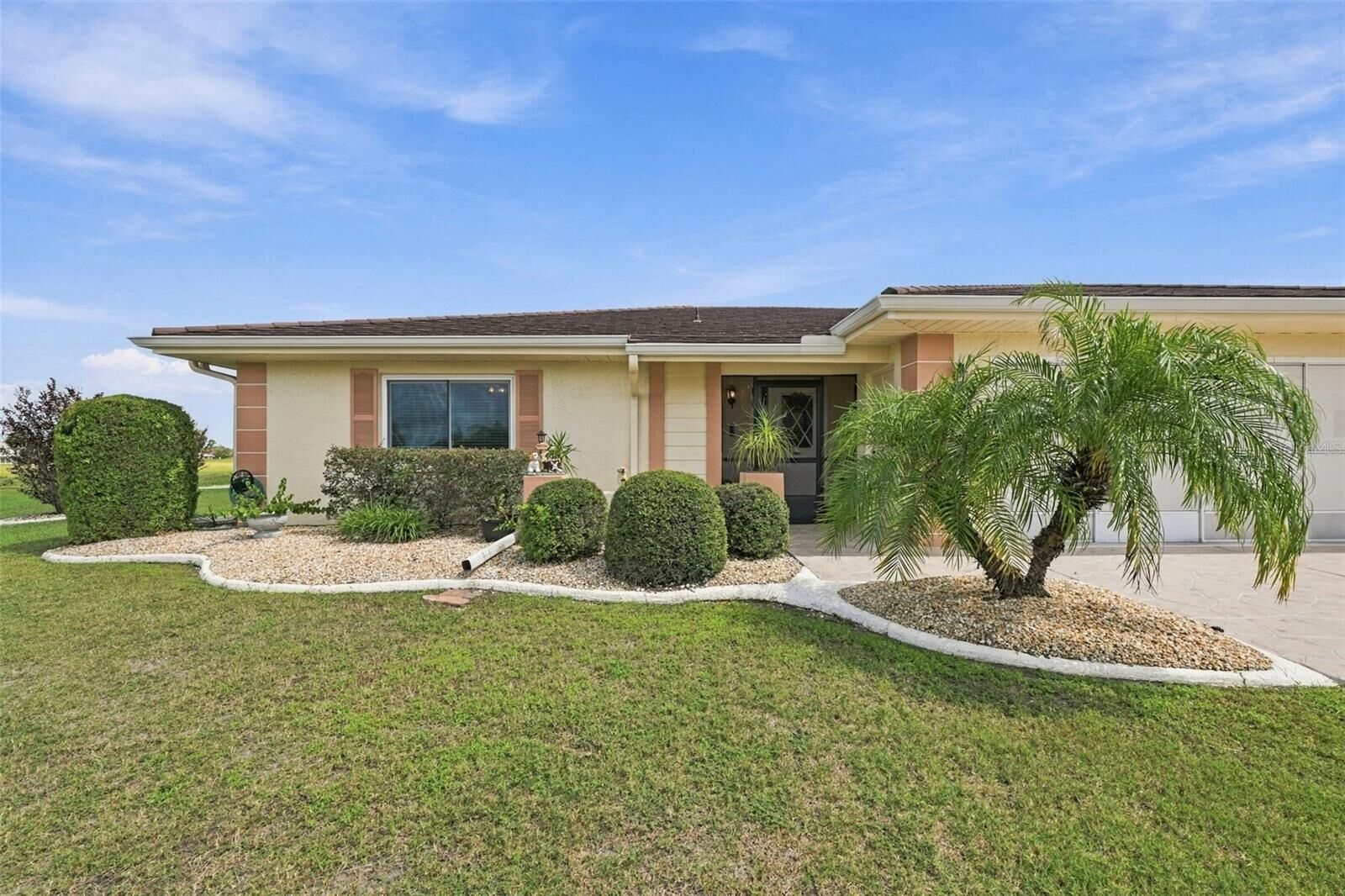 Property Photo:  1611 Woodmar Drive  FL 33573 