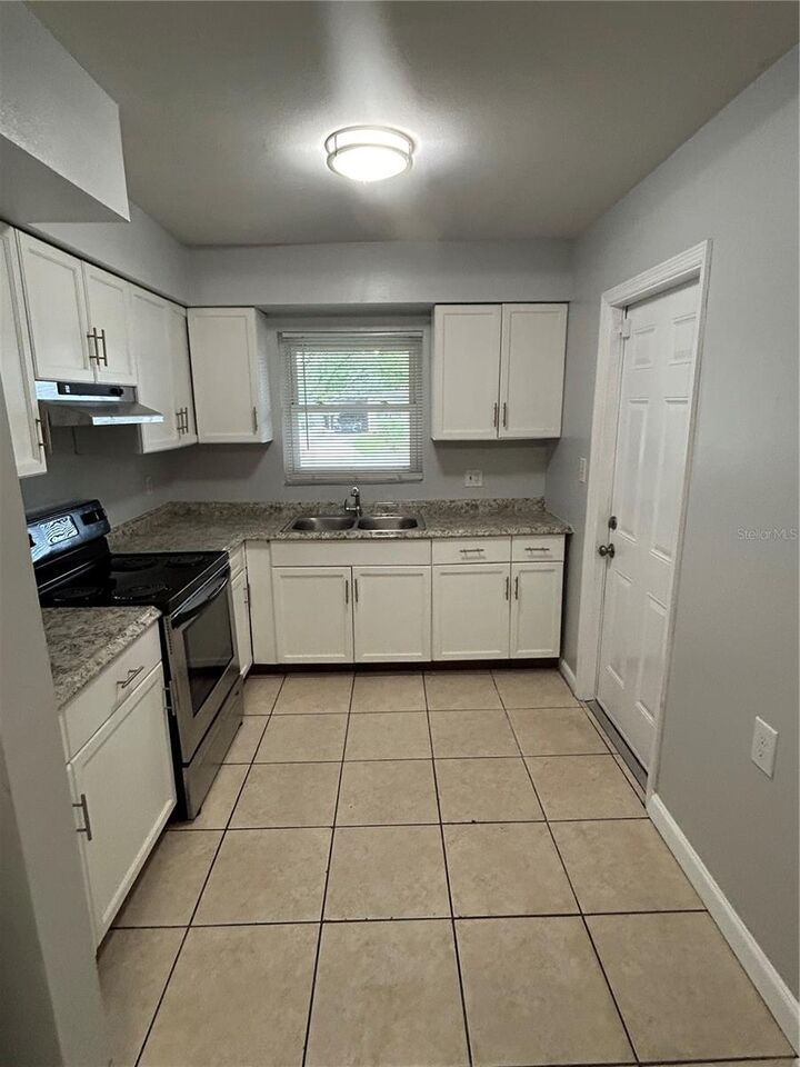 Property Photo: 1413 N Hudson Street FL 32808