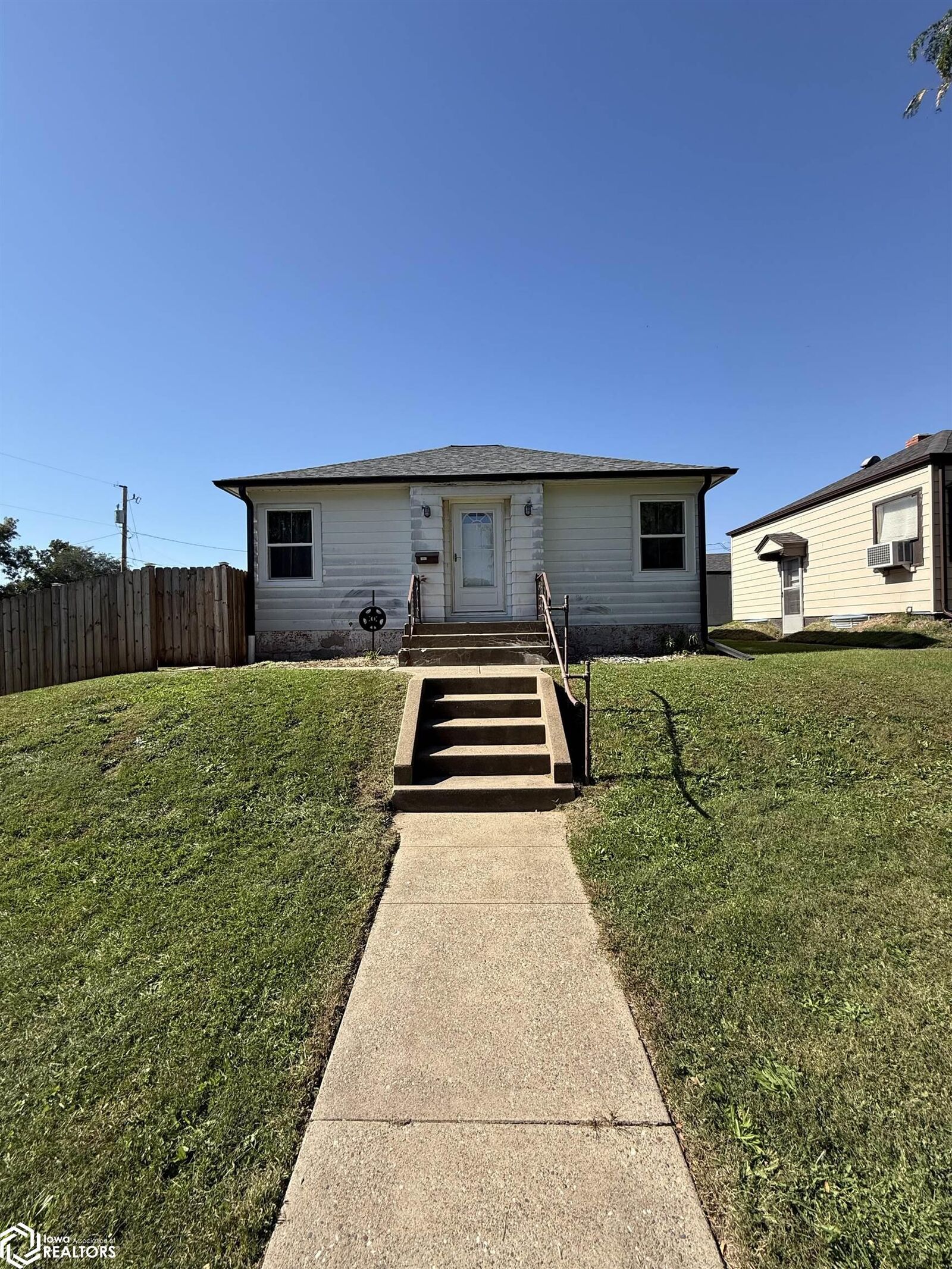 Property Photo:  329 N Plane Street  IA 52601 