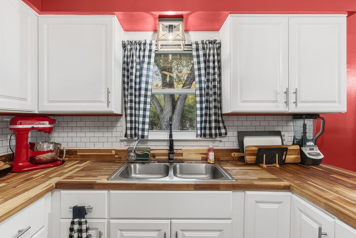 Property Photo:  5325 Lamp Lighter Lane  MI 48433 