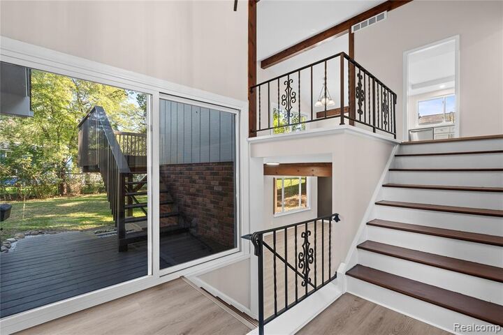 Property Photo:  1960 Glen Iris Drive  MI 48382 2105 