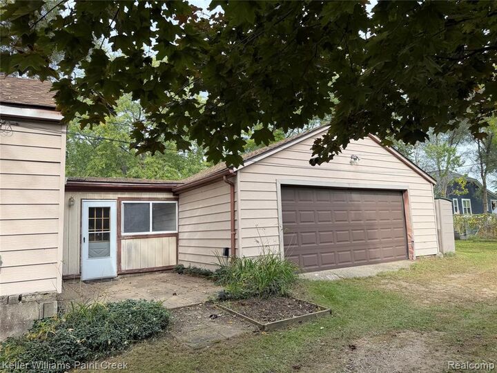 Property Photo:  2685 Melvin Avenue  MI 48307 4863 