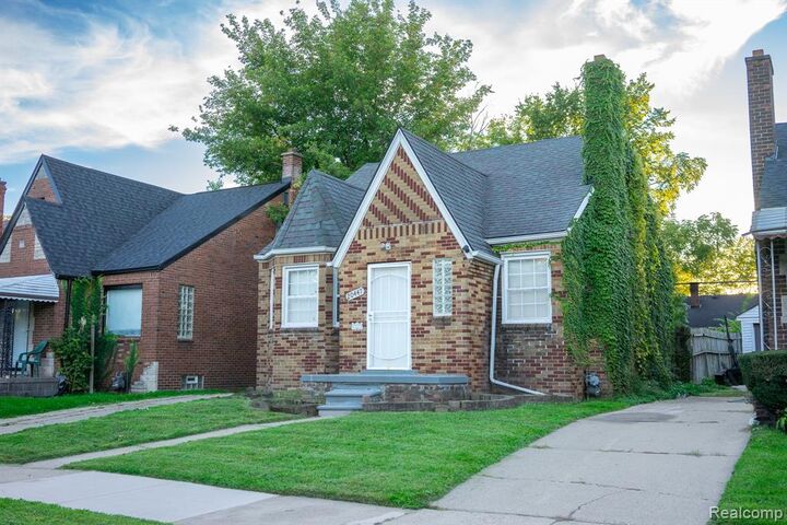 Property Photo:  20447 Irvington Street  MI 48203 1157 