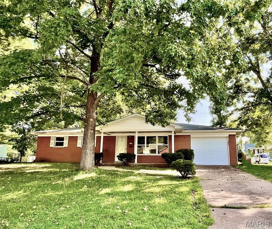 Property Photo: 700 St Mary Drive IL 62226