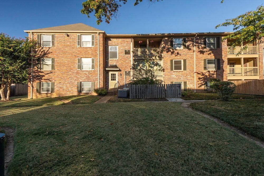 Property Photo: 1207 Middle Ct 302M TN 38119
