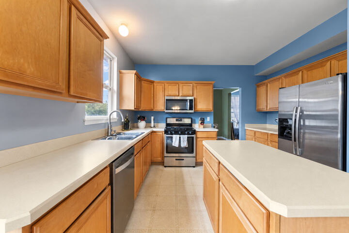 Property Photo: 253 Carlton Mews Court IL 60554